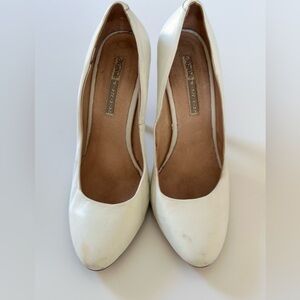 White leather pumps size 39/ US 8